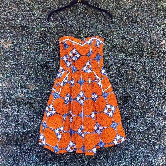 Zachary's Smile Dresses & Skirts - Zachary’s Smile White Label Size 2 Printed Strapless Dress With Pockets